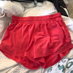 Lululemon shorts Hotty Hot size 8 “4”inch
